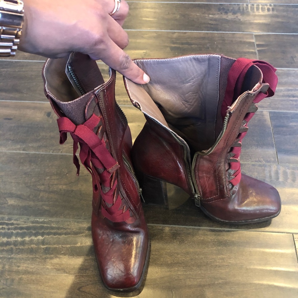 AMANDA GREGORY Gregory Laceup Mid Calf Boot - Picture 5 of 10